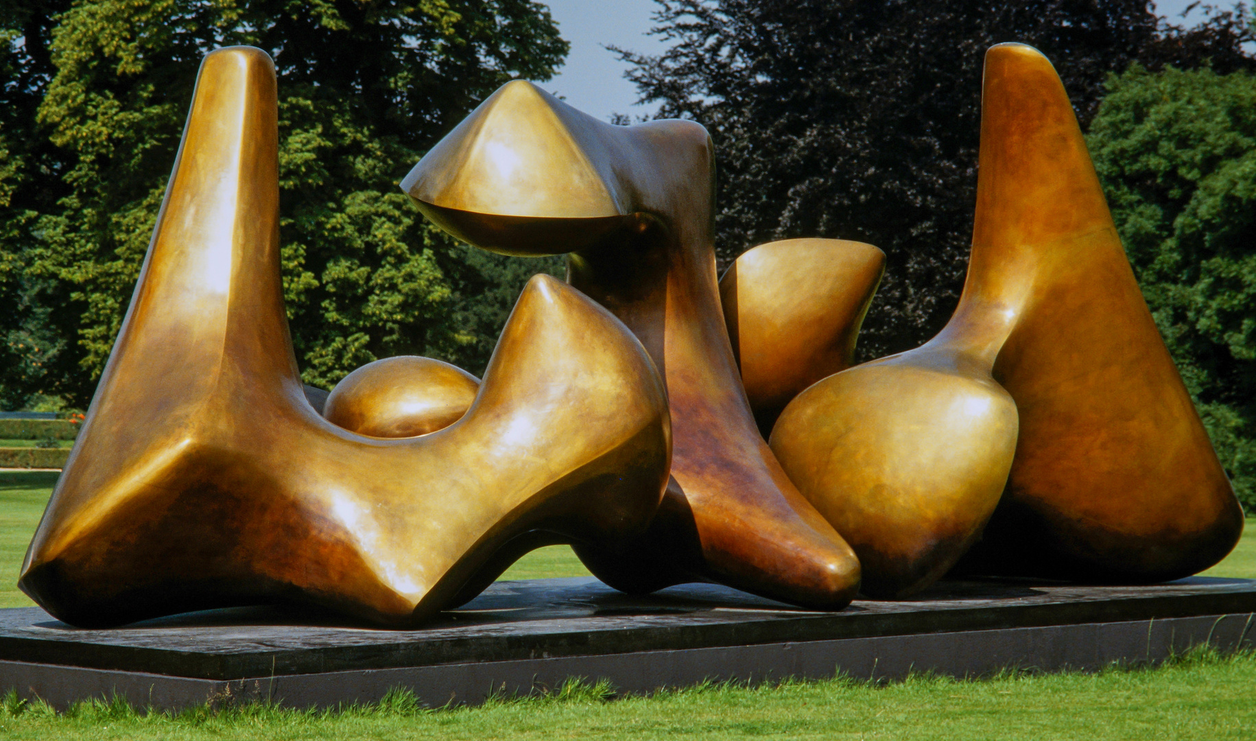 Skulptur "Vertebrae" von Henry Moore