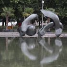 Skulptur vom Künstler Henry Moore, er schenkte die Plastik 1979 der Stadt Wien