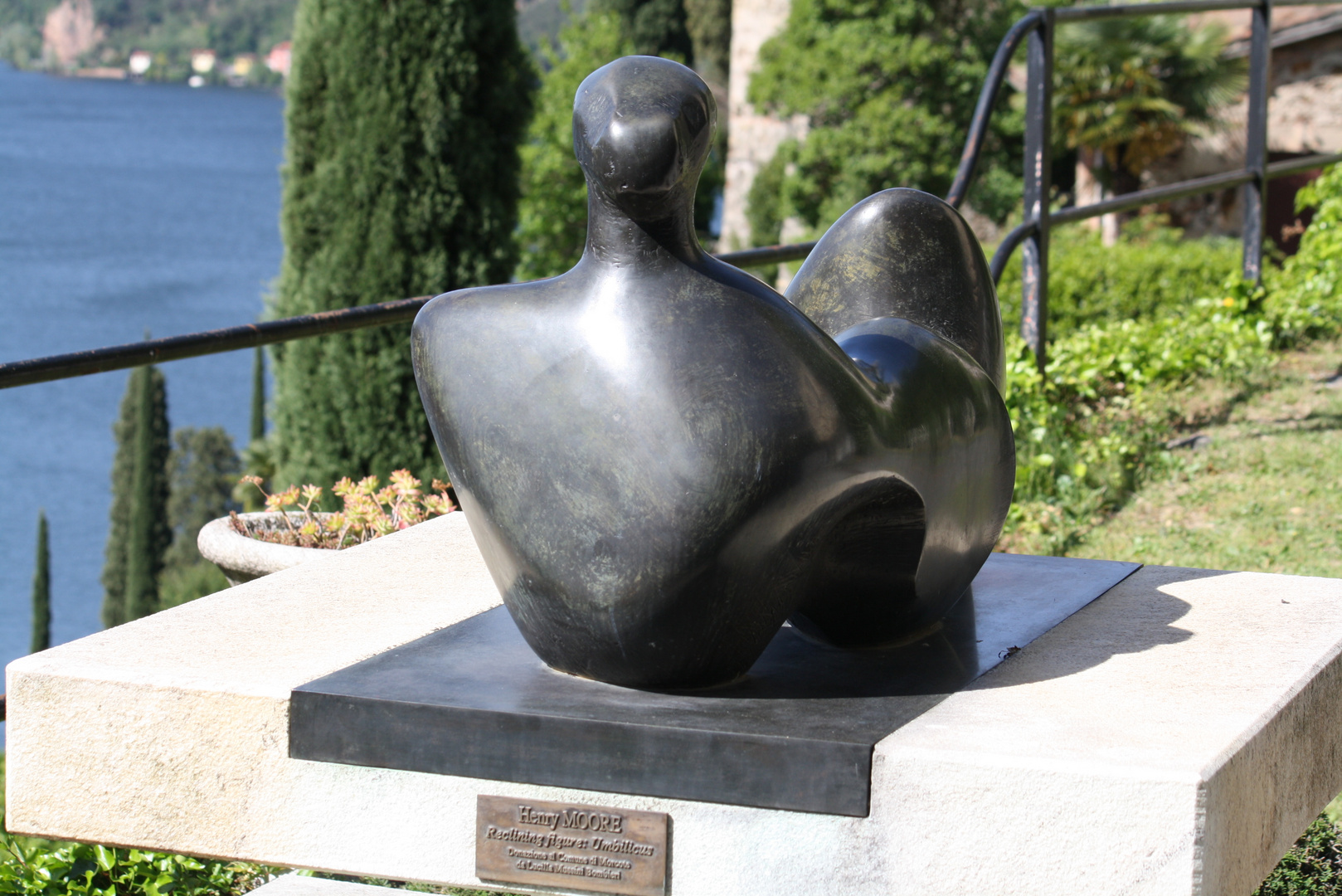 Skulptur von Henry Moore