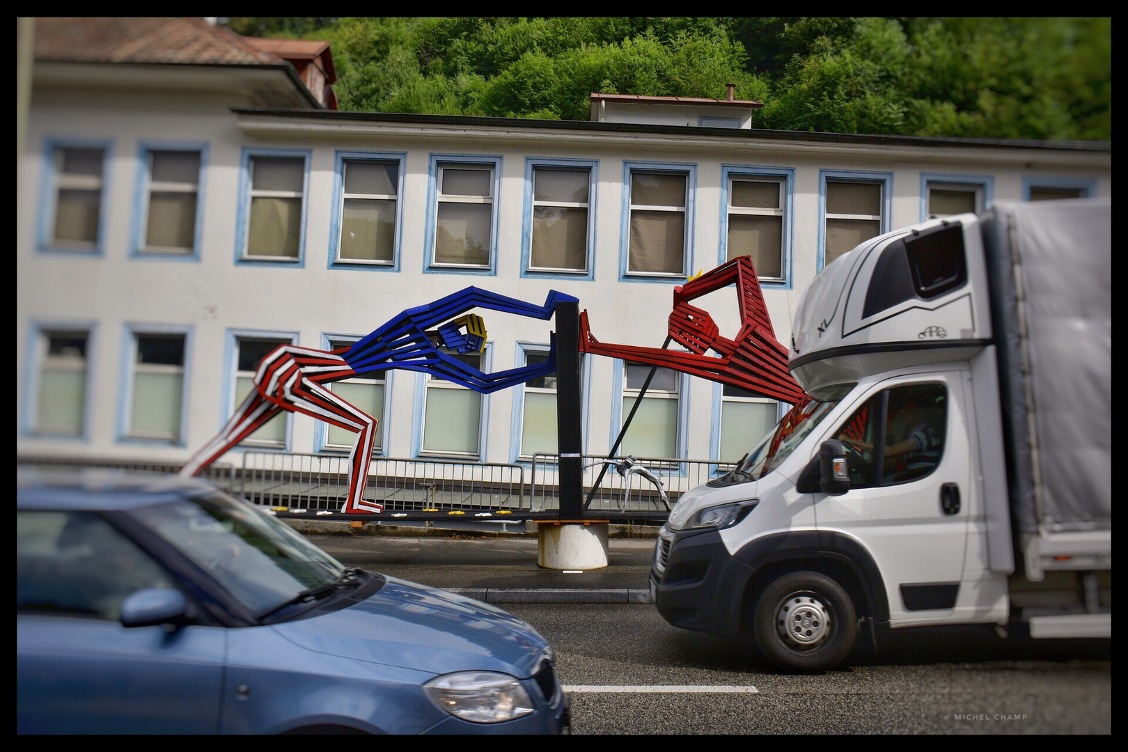 Skulptur von Thomas Hausenbaur, The Wall