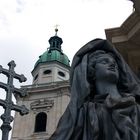 Skulptur vor dem Dom