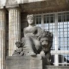 Skulptur vor dem Rathaus in Wuppertal-Barmen