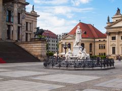 Skulpturen am Schillerdenkmal