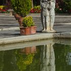 Skulpturen am Wasserbecken des Chehel Sotun-Palastes