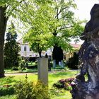 Skulpturen im Alten Katholischen Friedhof in Dresden III - Sichtachse Krankenhaus