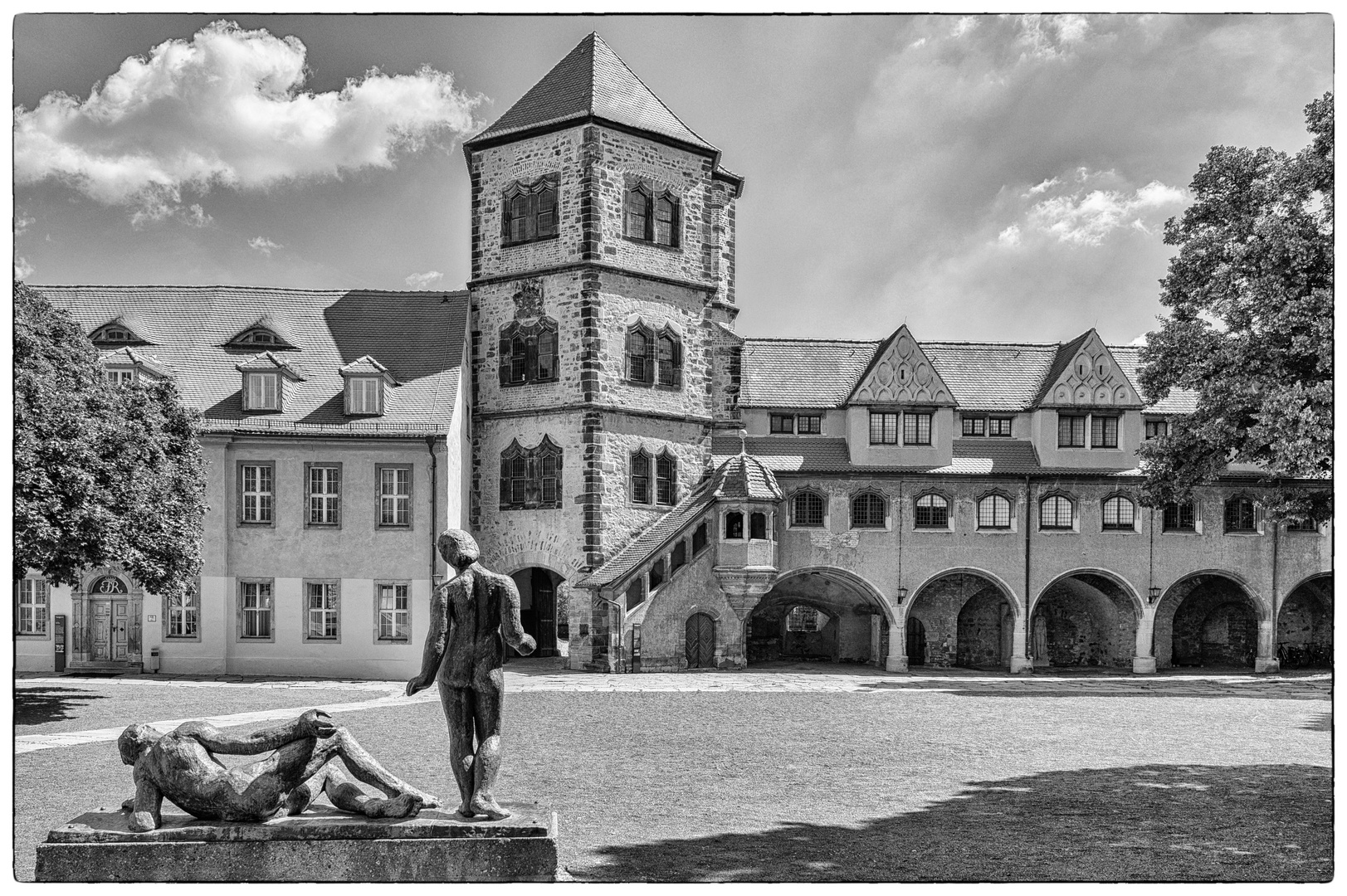 Skulpturen im Hof der Moritzburg/Halle