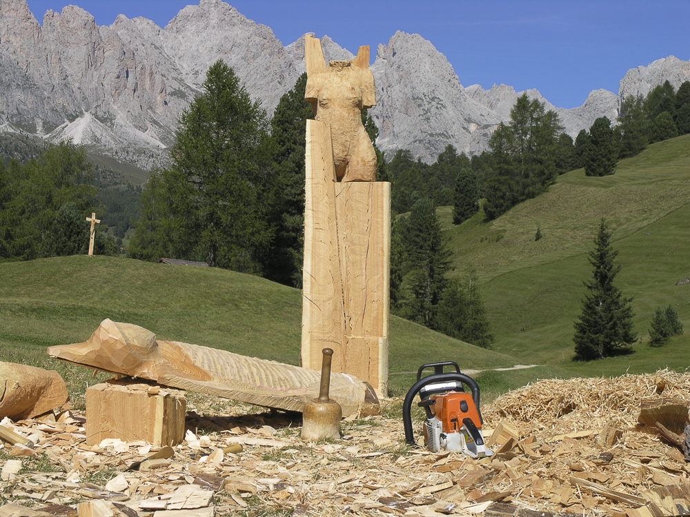 Skulpturen vor den Geisslerspitzen