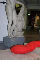 Skulpturen weiss und rot