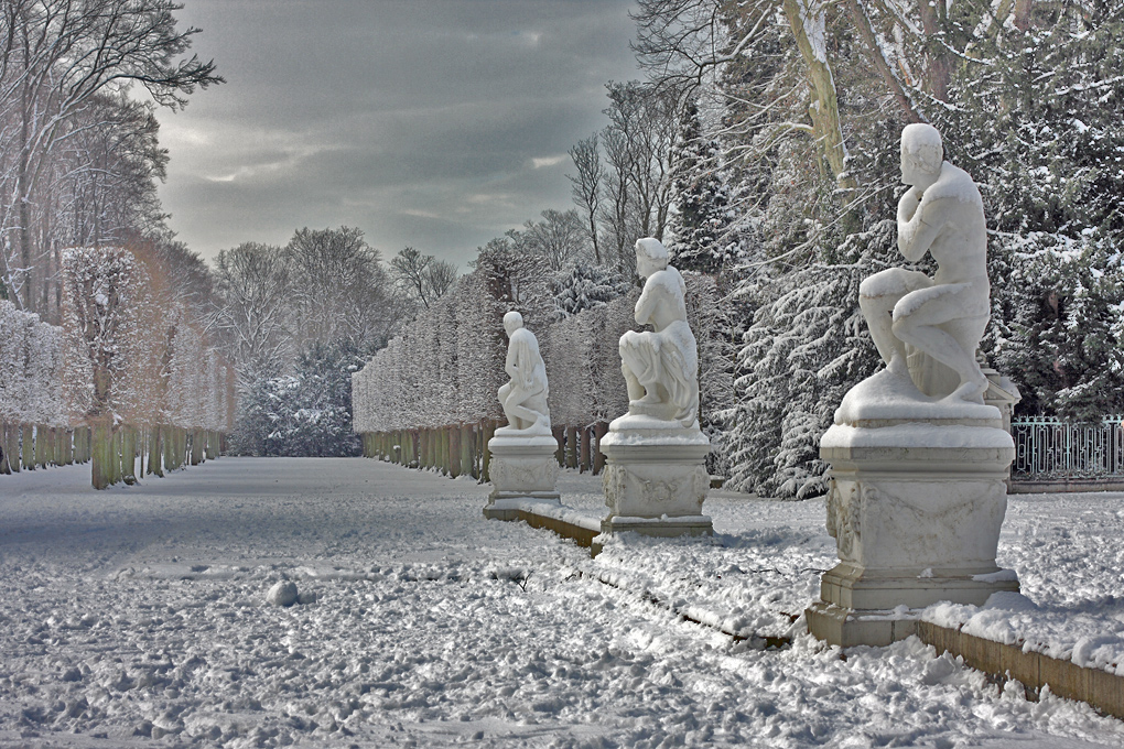 Skulpturengruppe im Park von Schloss Benrath, Düsseldorf