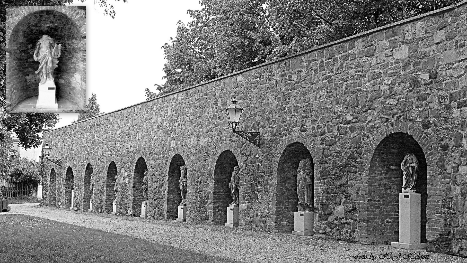 Skulpturenmauer am Dom von Magdeburg.