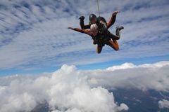 Sky diving-free fall from 4200m Höhe