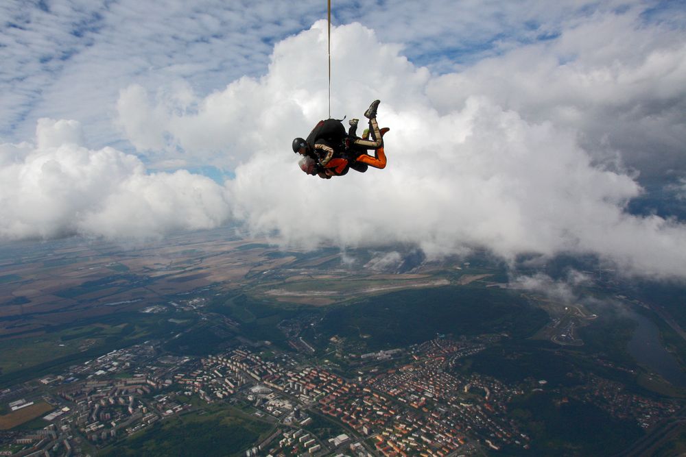 Sky diving-free fall from 4200m Höhe