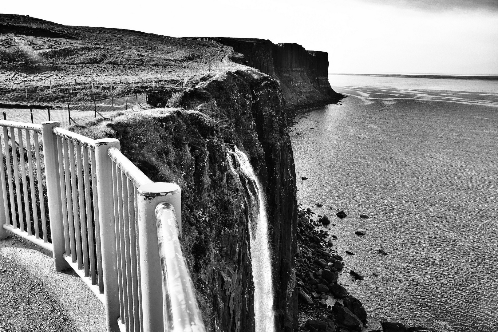 Skye Fall   --  Kilt Rock ©DSC5479---BW4224p-2k2