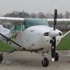 Skyhawk auf dem Flugplatz Felde