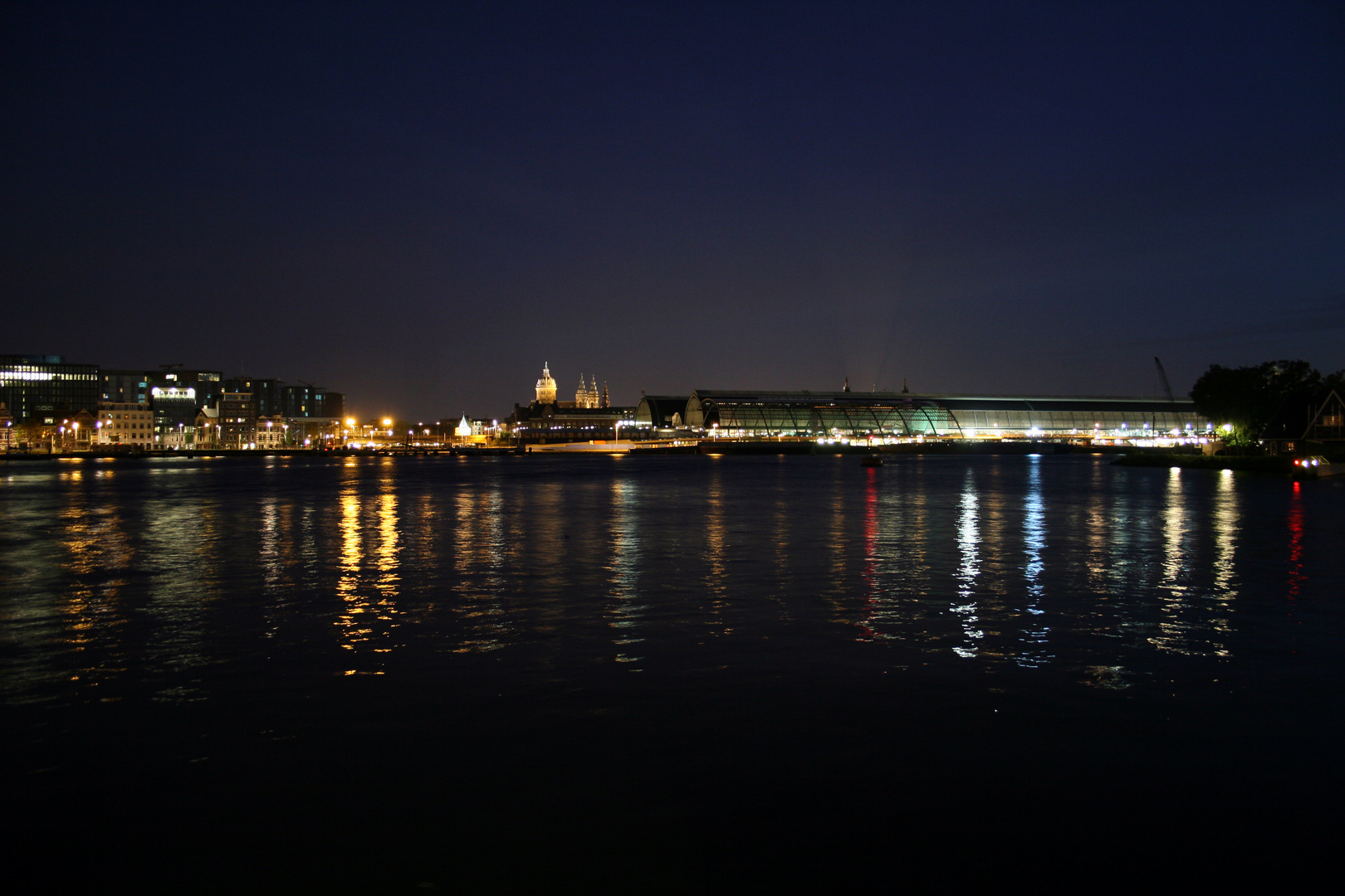 Skyline Amsterdam Centraal bei Nacht