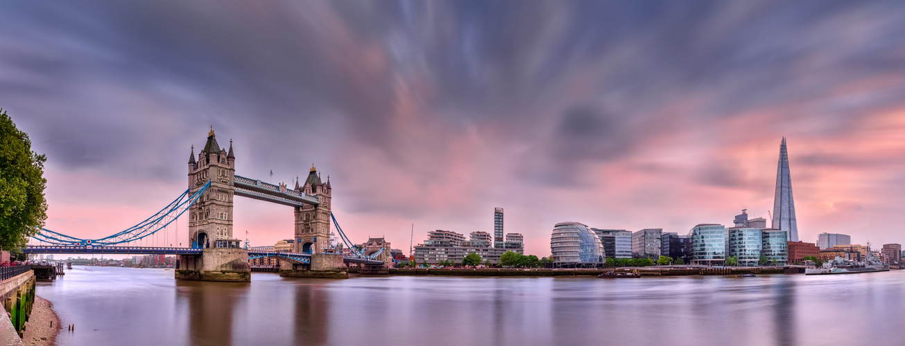 Skyline an der Tower Bridge, London