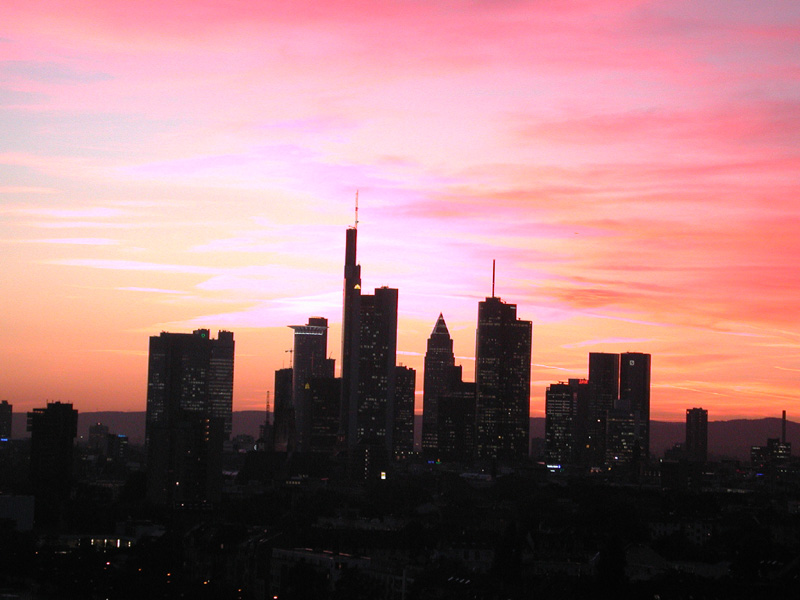 Skyline aus Frankfurts Osten im Oktober