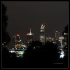 Skyline bei Nacht aus 11 km Entfernung