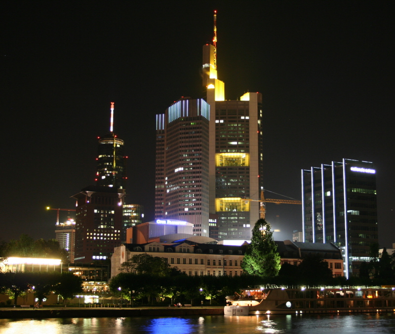 Skyline bei Nacht im Sommer 2008