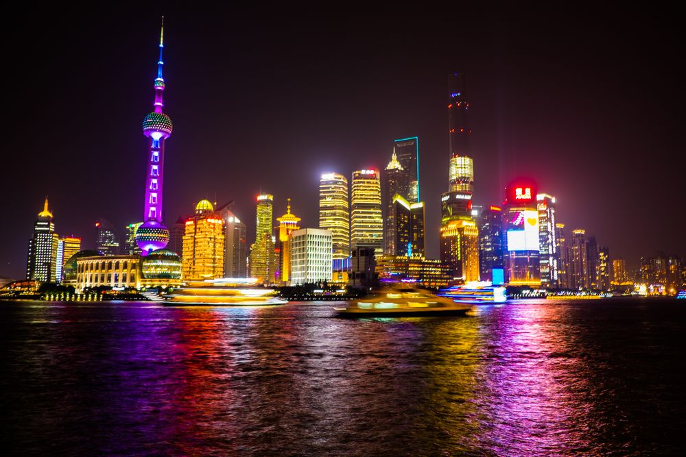 Skyline bei Nacht vom "Bund" aus gesehen