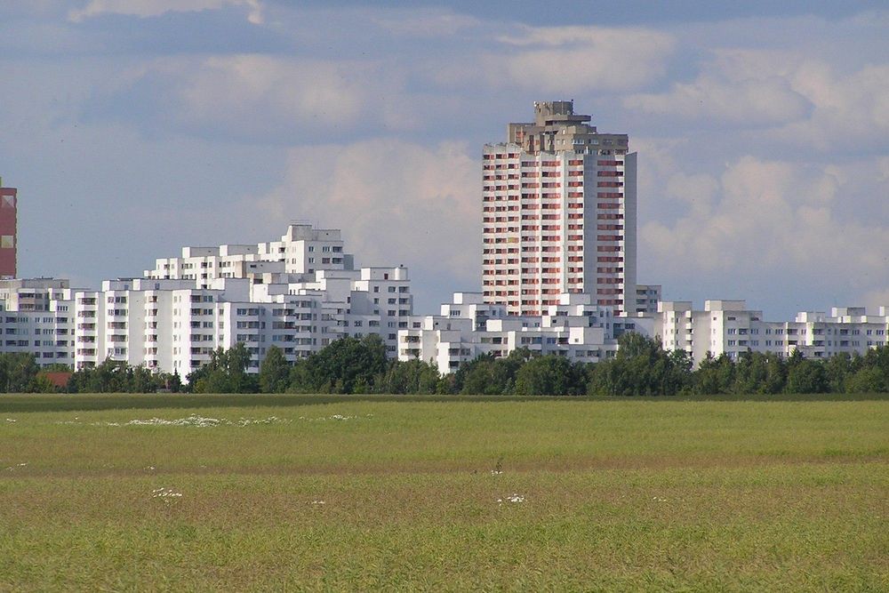 Skyline BerlinMarienfelde vom Brandenburger Umland aus gesehen Foto