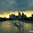 Skyline & Binnenschiff