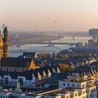 Skyline der Kölner Altstadt und Rheinauhafen