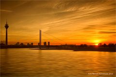 Skyline der Landeshauptstadt von NRW ...