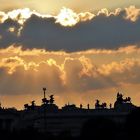 Skyline der Wiener Hofburg am Abend