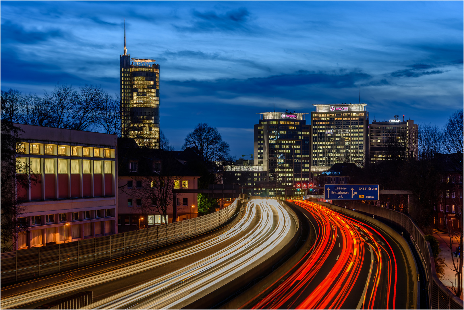 Skyline Essen / A 40 Foto & Bild | deutschland, europe, nordrhein ...