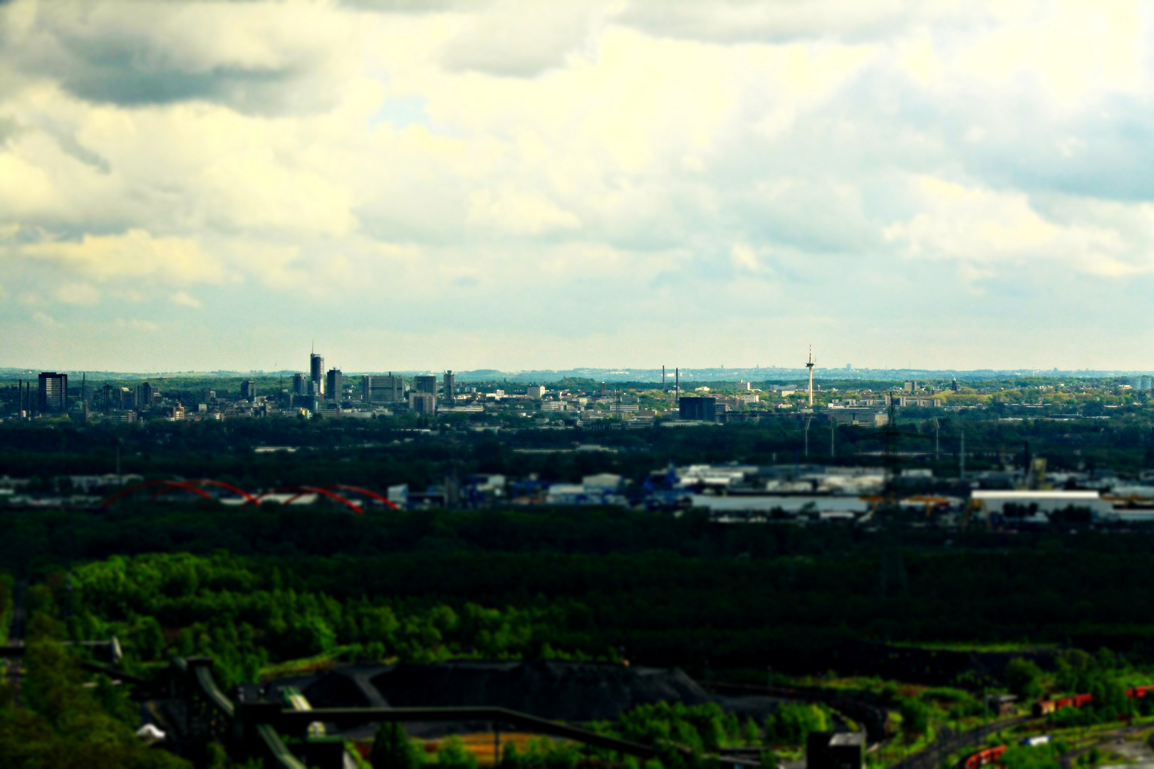 Skyline Essen vom Tetraeder in Bottrop