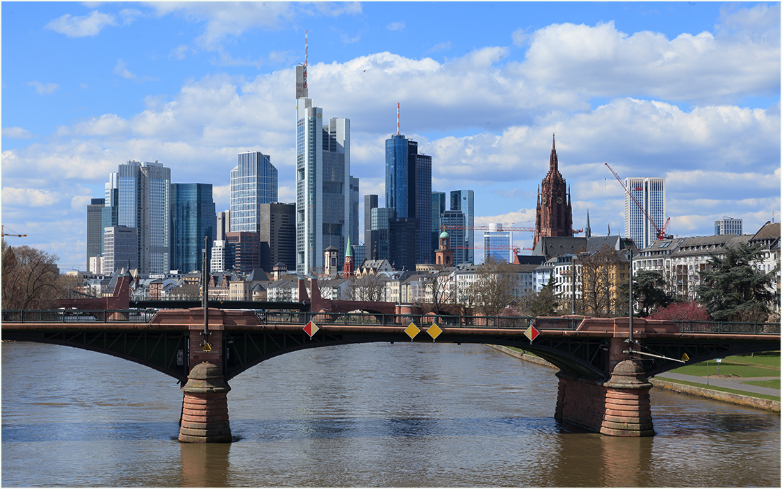 Skyline Frankfurt ...