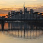 * Skyline Frankfurt * *