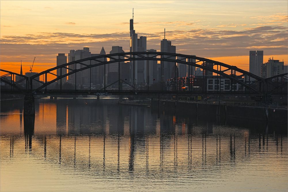 * Skyline Frankfurt *