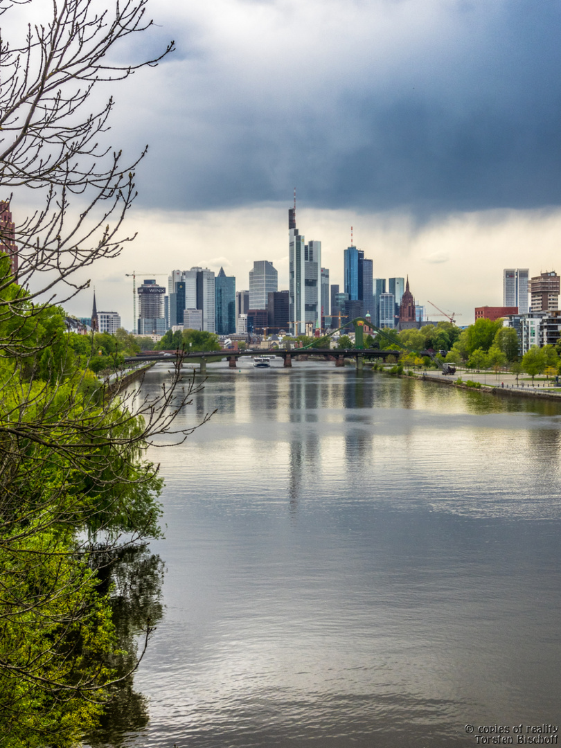 Skyline Frankfurt am Main April 2017 01