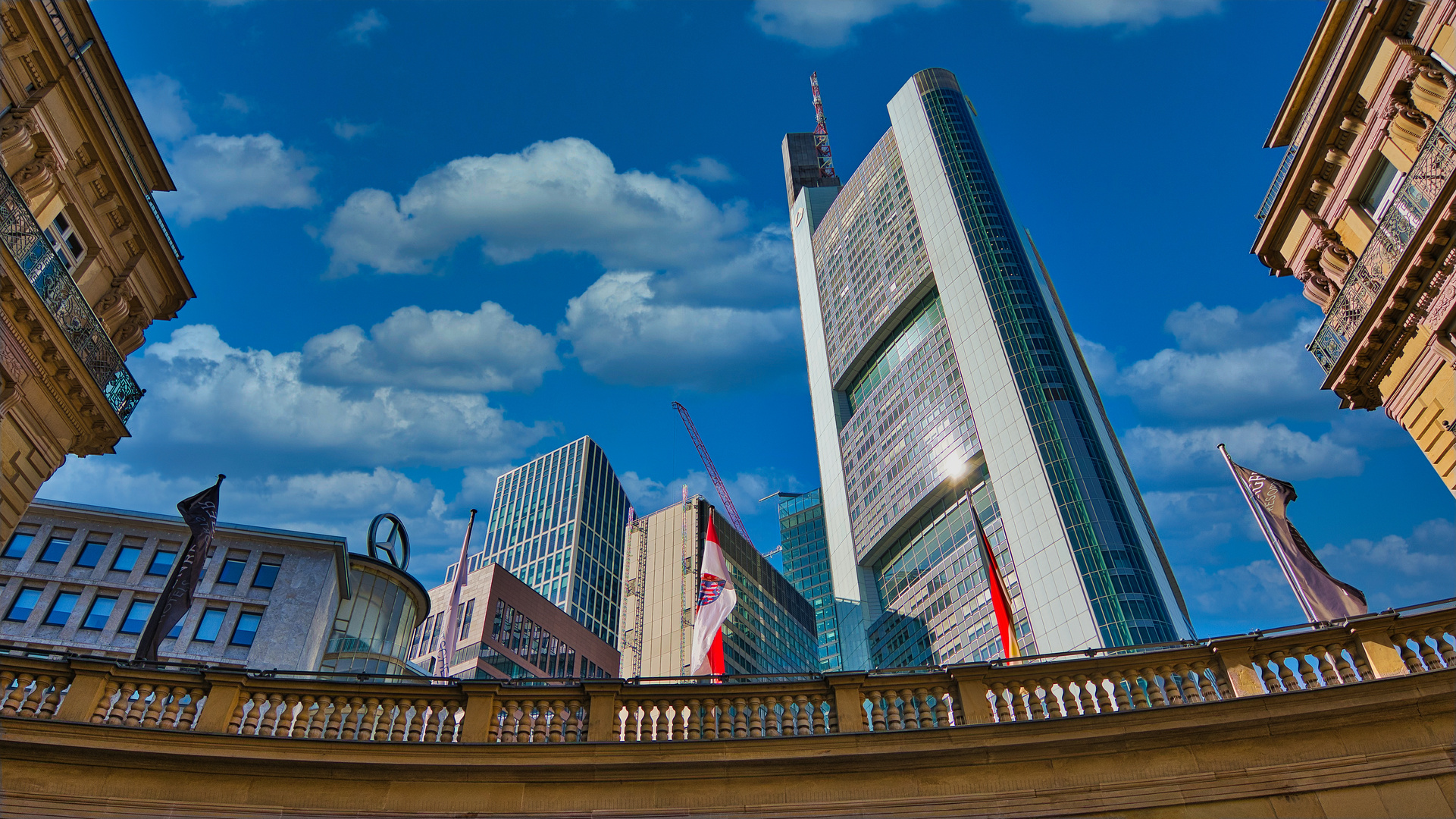 Skyline Frankfurt am Main, Blick vom Innenhof des Hotel Steigenberger