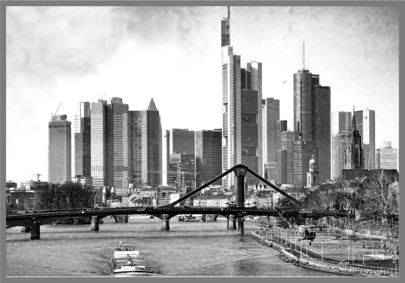 SKYLINE FRANKFURT AM MAIN