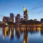 Skyline Frankfurt am Main zur blauen Stunde