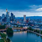 Skyline Frankfurt am Main zur blauen Stunde