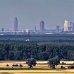 Skyline Frankfurt aus 35 km Entfernung