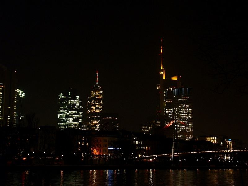 skyline frankfurt bei nacht