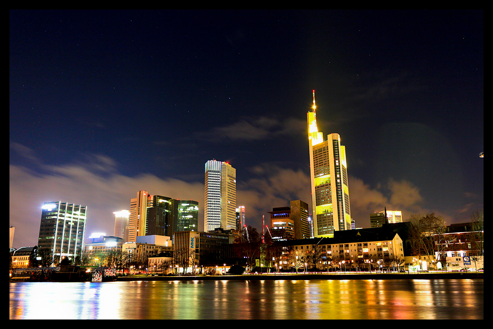 Skyline Frankfurt bei Nacht - Mainufer