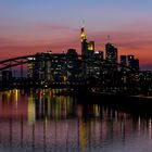Skyline Frankfurt in der blauen Stunde