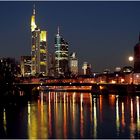 Skyline Frankfurt mit Vollmond