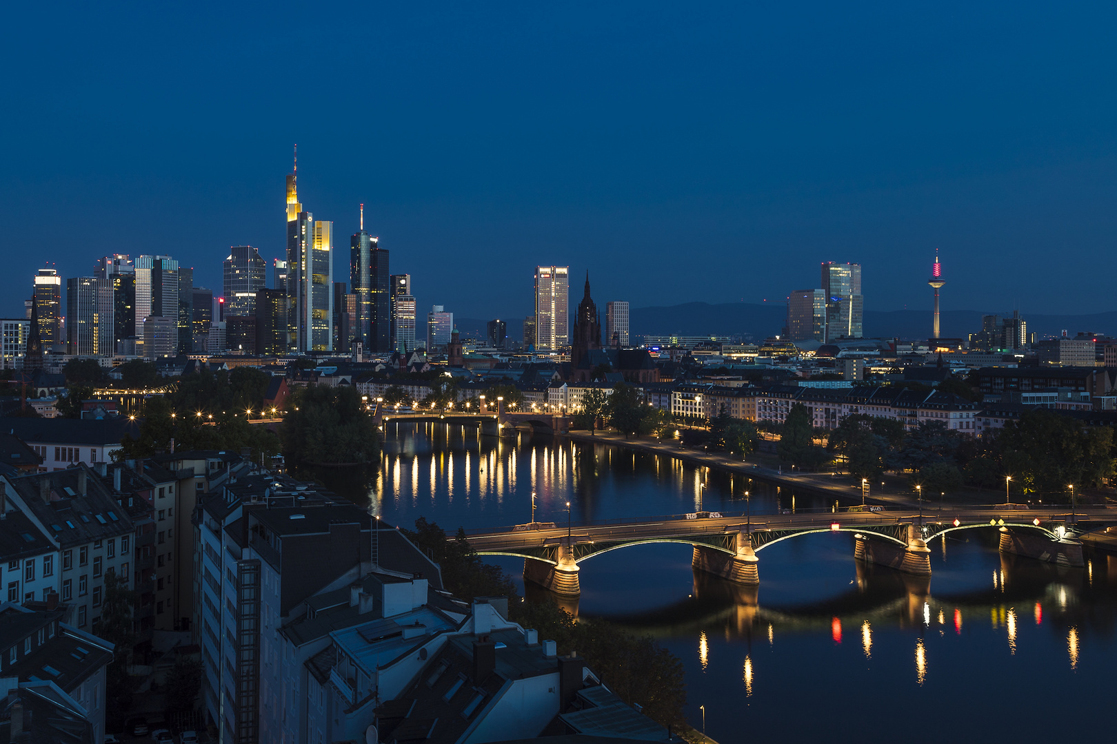 Skyline Frankfurt vom Lindner-Main-Plaza