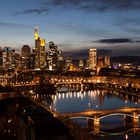 Skyline Frankfurt zur blauen Stunde