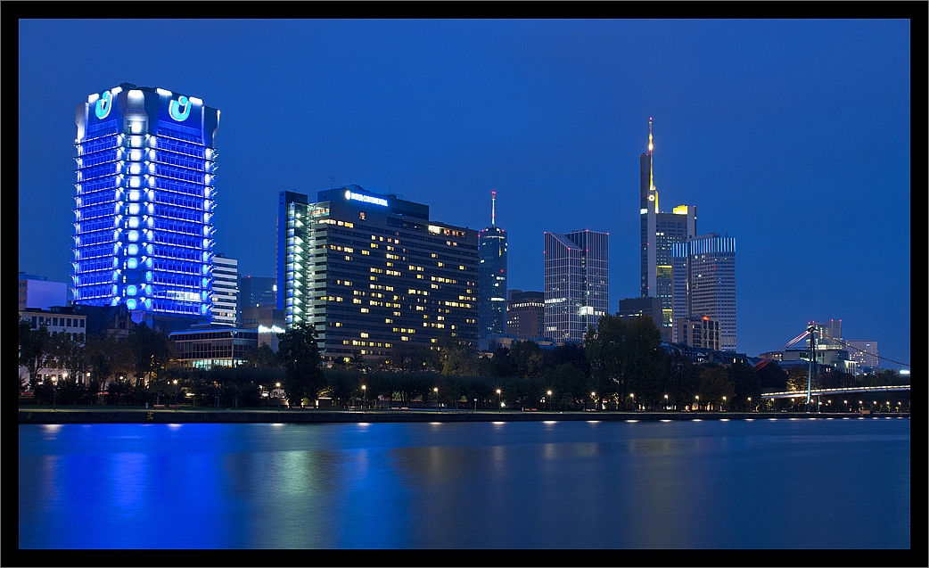 Skyline Frankfurt/M - Blaue Stunde