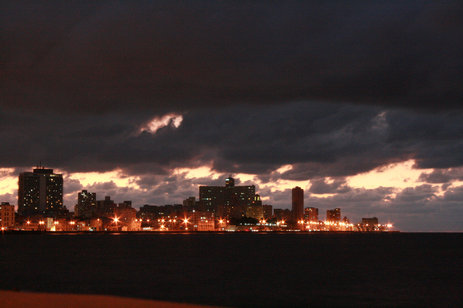 Skyline Havanna at Night!