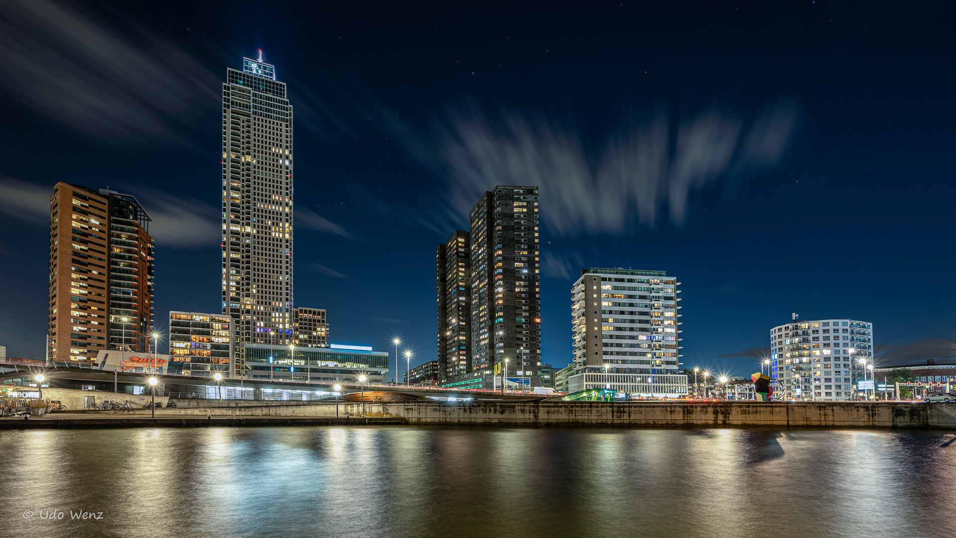 Skyline in der Nacht