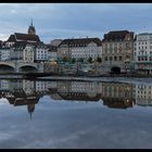 Skyline in der Pfütze